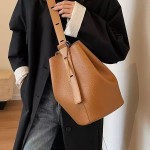 Women's handbag, large capacity, fashionable and niche design, shoulder bag, stylish crossbody bag